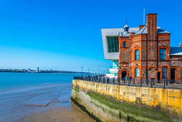 Waterside Liverpool Dominado Por Museo Liverpool Casa Pilotaje Englan — Foto de Stock