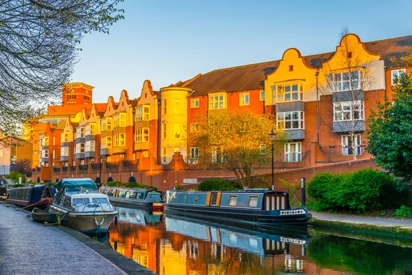 Sunset View Brick Buildings Alongside Water Channel Central Birmingham Englan — Stock Photo, Image