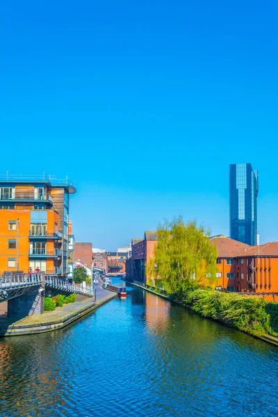Bir Kanalı Merkezi Birmingham Englan Yanında Tuğla Binaların Görünümü — Stok fotoğraf
