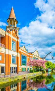 Nehir Witham eski tuğla binalar merkez Lincoln, Englan geçer.