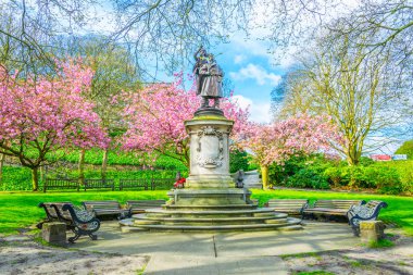 Çiçek bahçe içinde Nottingham Kalesi, Englan görünümünü