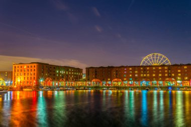Gece görüş ışıklı Albert dock Liverpool, Englan