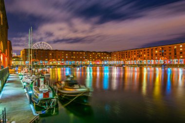Gece görüş ışıklı Albert dock Liverpool, Englan