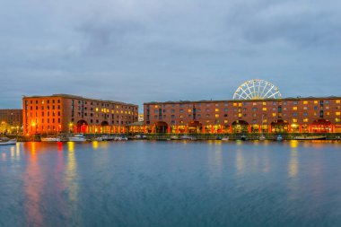 Gece görüş ışıklı Albert dock Liverpool, Englan