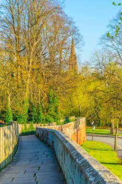 Chester, Englan duvarlarının bir kiliseden görünümünü