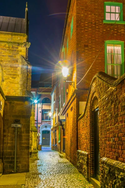Éjszakai Kilátás Egy Sikátorban Elhaladó Katedrális Leicester Englan — Stock Fotó