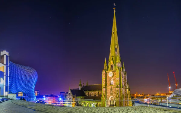 Noční Pohled Kostela Svatého Martina Nákupní Centrum Birminghamu Englan Bullring — Stock fotografie