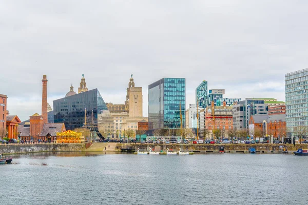 Vista Centro Negócios Liverpool Através Albert Dock Englan — Fotografia de Stock