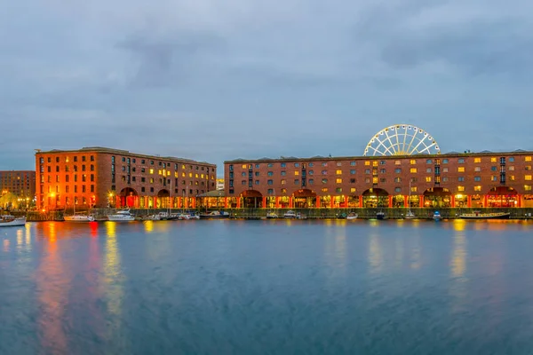 Vista Nocturna Del Muelle Iluminado Albert Liverpool Inglaterra — Foto de Stock