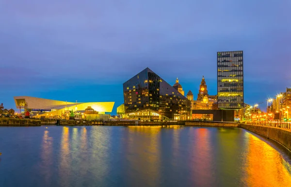 Waterside Liverpool Dominado Por Museo Liverpool Galería Ojos Abiertos Englan — Foto de Stock