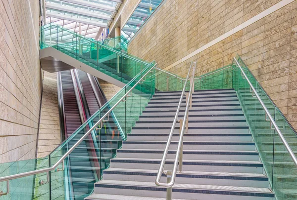 Vista Una Escalera Zigzag Liverpool Englan —  Fotos de Stock