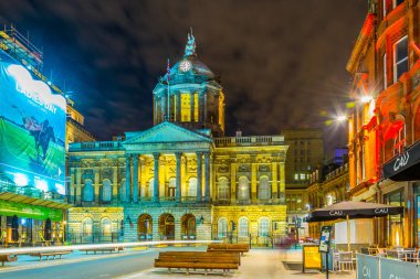 Liverpool, Birleşik Krallık, 5 Nisan 2017: Liverpool, Englan bina görünümünü Liverpool bağlantı noktası için önde gelen bir sokak