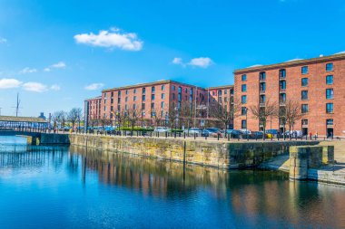 Liverpool, Birleşik Krallık, 7 Nisan 2017: Albert dock Liverpool güneşli bir gün, Englan sırasında