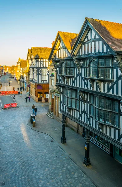 Chester Verenigd Koninkrijk April 2017 Traditionele Tudor Huizen Naast Eastgate — Stockfoto