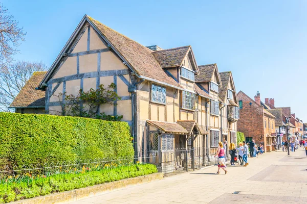 Stratford Avon Egyesült Királyság 2017 Április Emberek Sétálnak William Shakespeare — Stock Fotó