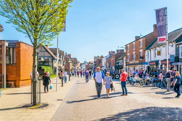 Stratford Avon Vereinigtes Königreich April 2017 Menschen Flanieren Entlang Traditioneller — Stockfoto