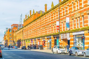 Klasik tuğla evler Manchester, Büyük Britanya, 11 Nisan 2017: görünümünü Deansgate Manchester, Englan Caddesi üzerinde