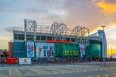 Manchester, Birleşik Krallık, 11 Nisan 2017: eski trafford stadyum Manchester United günbatımı, Englan sırasında