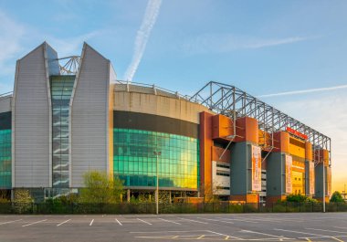 Manchester, Birleşik Krallık, 11 Nisan 2017: eski trafford stadyum Manchester United günbatımı, Englan sırasında
