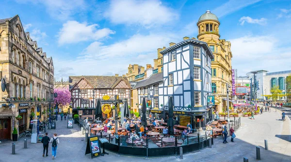 マンチェスター イギリス 2017 レストラン マンチェスター イングランドの修羅場広場に人でいっぱい — ストック写真
