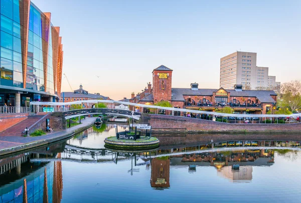 Birmingham Storbritannien April 2017 Sunset View Restaurang Tillsammans Med Vattenkanal — Stockfoto