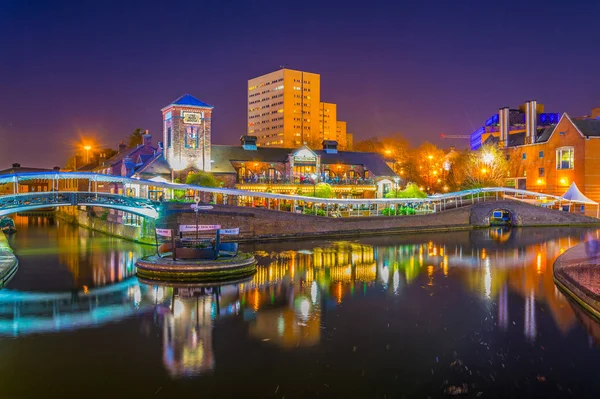 Birmingham Reino Unido Abril 2017 Vista Nocturna Restaurante Junto Canal — Foto de Stock