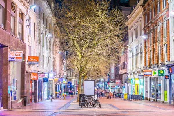 Birmingham United Kingdom April 2017 People Walking Street Birmingham Night — Stock Photo, Image