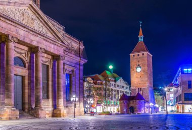 Nürnberg, Almanya'da Weisser turm gece görünümü
