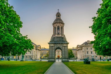 Campanile trinity college Kampüsü Dublin, irelan içinde