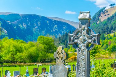Glendalough yerleşim, Irelan antik bir mezarlıkta