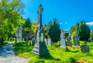 Glendalough yerleşim, Irelan antik bir mezarlıkta