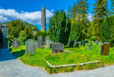 Glendalough yerleşim, Irelan antik bir mezarlıkta