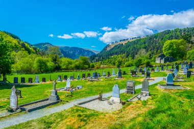 Glendalough yerleşim, Irelan antik bir mezarlıkta