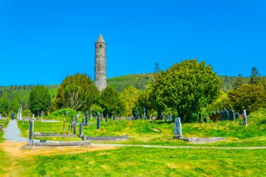 Glendalough yerleşim, Irelan antik bir mezarlıkta
