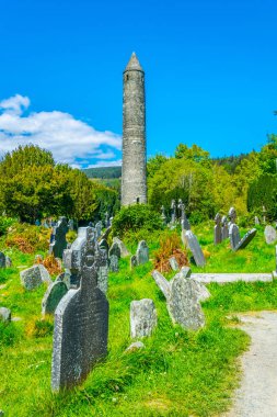 Glendalough yerleşim, Irelan antik bir mezarlıkta
