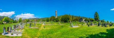 Glendalough yerleşim, Irelan antik bir mezarlıkta