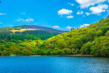 Glendalough, Irelan üst gölde havadan görünümü