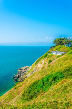 Dublin, Irelan yakınındaki Howth yarımadasının düzensiz kıyı şeridi