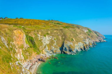 Dublin, Irelan yakınındaki Howth yarımadasının düzensiz kıyı şeridi
