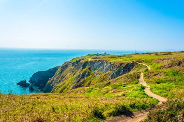 Dublin, Irelan yakınındaki Howth yarımadasının düzensiz kıyı şeridi