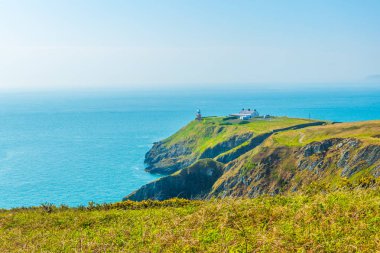 Dublin, Irelan yakınındaki Howth yarımadasının düzensiz kıyı şeridi