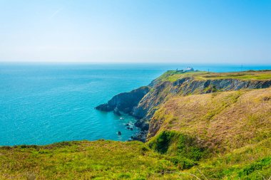 Dublin, Irelan yakınındaki Howth yarımadasının düzensiz kıyı şeridi
