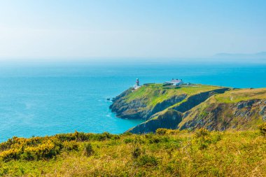 Dublin, Irelan yakınındaki Howth yarımadasının düzensiz kıyı şeridi