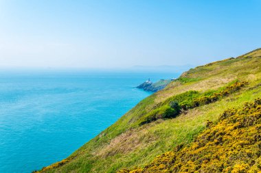 Dublin, Irelan yakınındaki Howth yarımadasının düzensiz kıyı şeridi