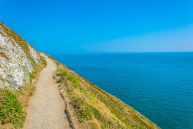 Dublin, Irelan yakınındaki Howth yarımadasının düzensiz kıyı şeridi