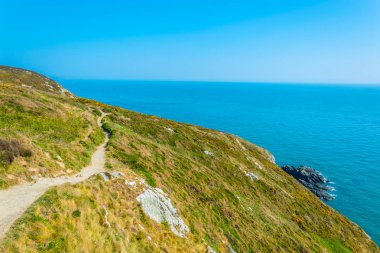 Dublin, Irelan yakınındaki Howth yarımadasının düzensiz kıyı şeridi