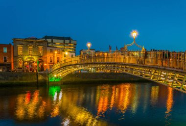 Millenium Bridge Dublin, Irelan gün batımı görünümü