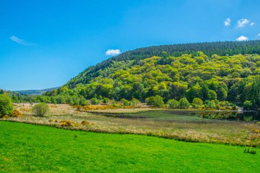 Görünümü alt gölün Glendalough, İrlanda