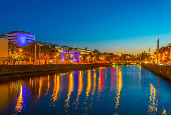 Vista Nocturna Ribera Del Río Liffey Dublín Irlanda —  Fotos de Stock