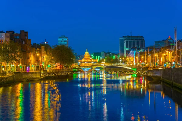 Vista Nocturna Ribera Del Río Liffey Dublín Irlanda —  Fotos de Stock